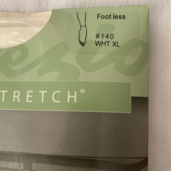 Capezio The Hold & Stretch White Tights, size XL - Picture 2 of 10
